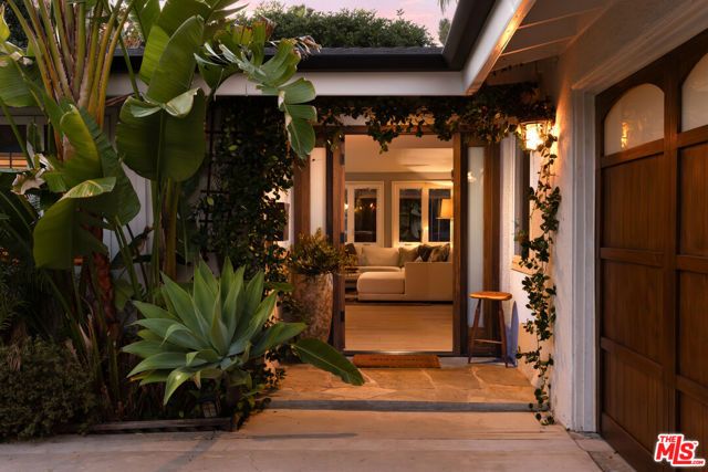 20523 Miranda Place, Woodland Hills (los Angeles), CA 91367