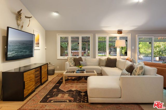 20523 Miranda Place, Woodland Hills (los Angeles), CA 91367