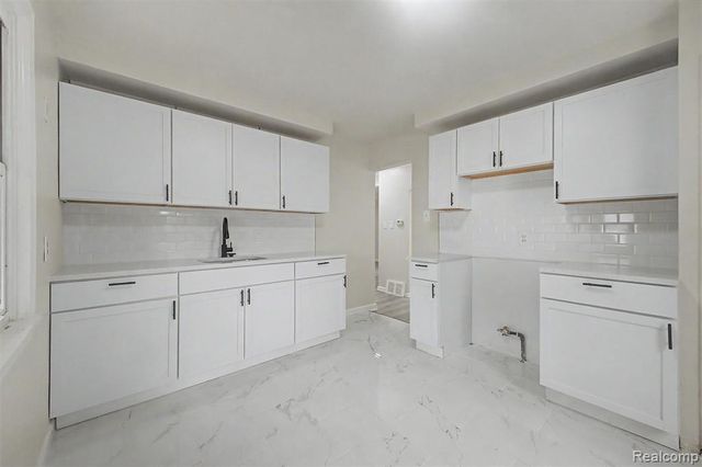 7645 Evergreen Avenue, Detroit, MI 48228