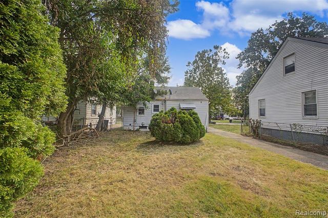 7645 Evergreen Avenue, Detroit, MI 48228