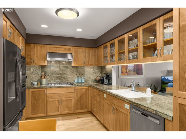 780 Nw WESTOVER Sq 3, Portland, OR 97210