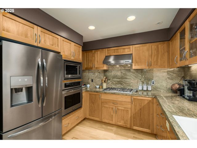 780 Nw WESTOVER Sq 3, Portland, OR 97210