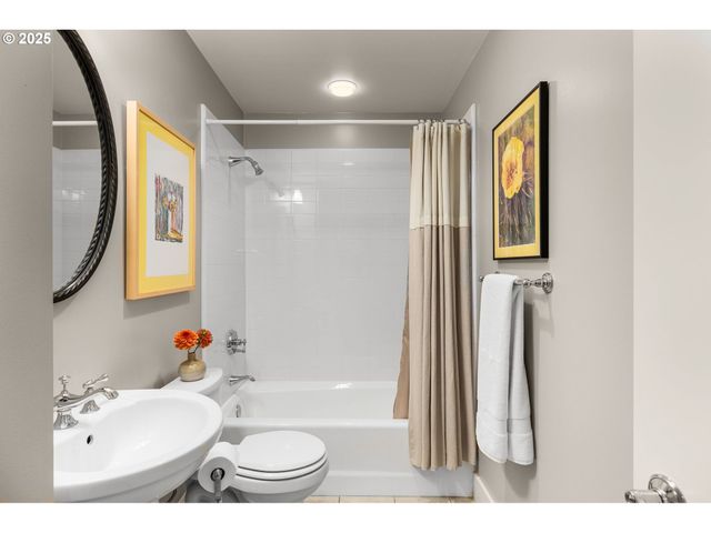 780 Nw WESTOVER Sq 3, Portland, OR 97210