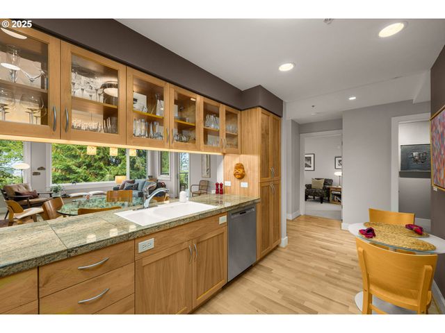 780 Nw WESTOVER Sq 3, Portland, OR 97210