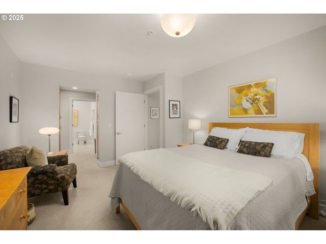 780 Nw WESTOVER Sq 3, Portland, OR 97210