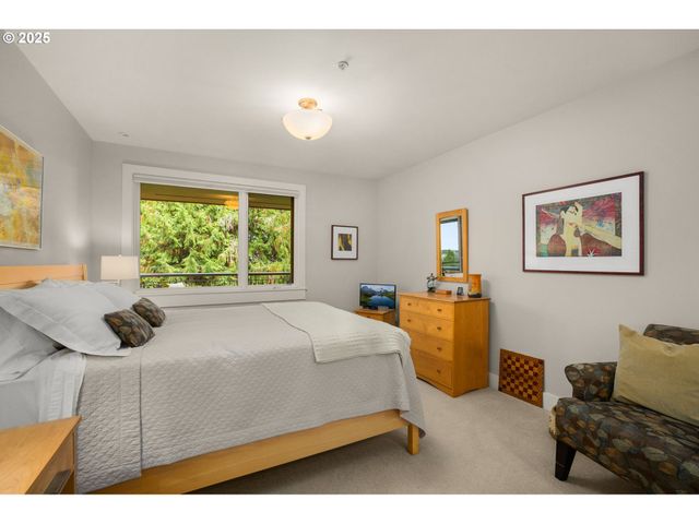780 Nw WESTOVER Sq 3, Portland, OR 97210