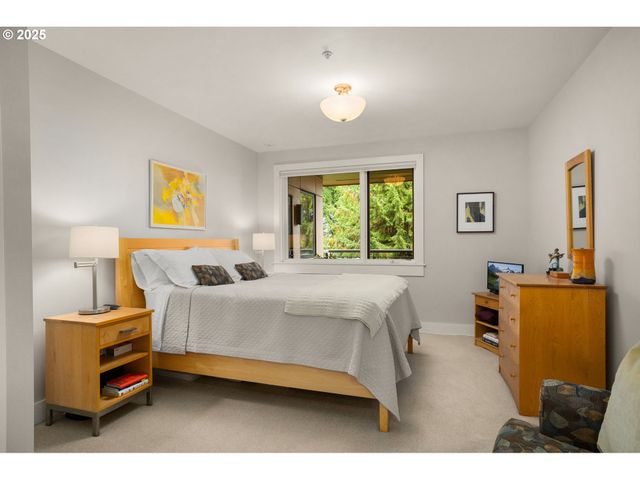 780 Nw WESTOVER Sq 3, Portland, OR 97210