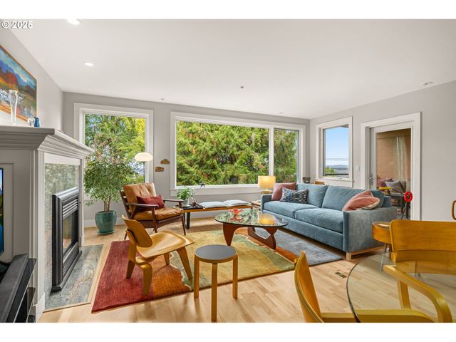 780 Nw WESTOVER Sq 3, Portland, OR 97210