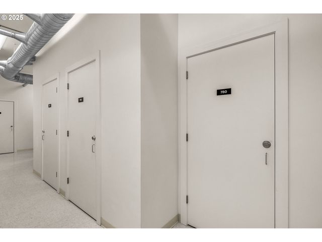 780 Nw WESTOVER Sq 3, Portland, OR 97210