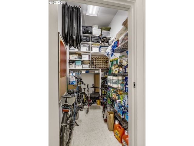 780 Nw WESTOVER Sq 3, Portland, OR 97210