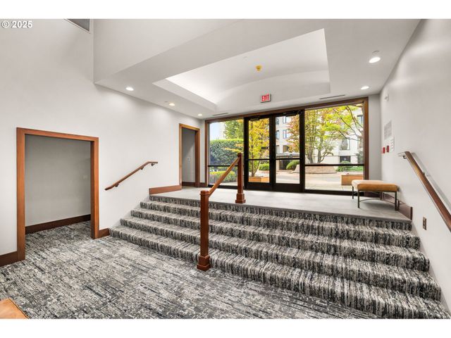 780 Nw WESTOVER Sq 3, Portland, OR 97210