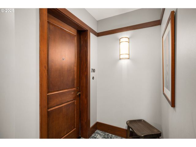 780 Nw WESTOVER Sq 3, Portland, OR 97210