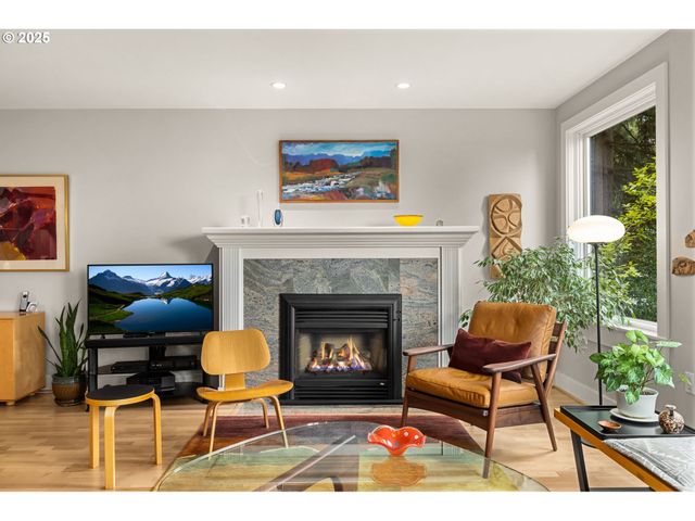 780 Nw WESTOVER Sq 3, Portland, OR 97210