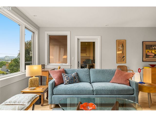 780 Nw WESTOVER Sq 3, Portland, OR 97210