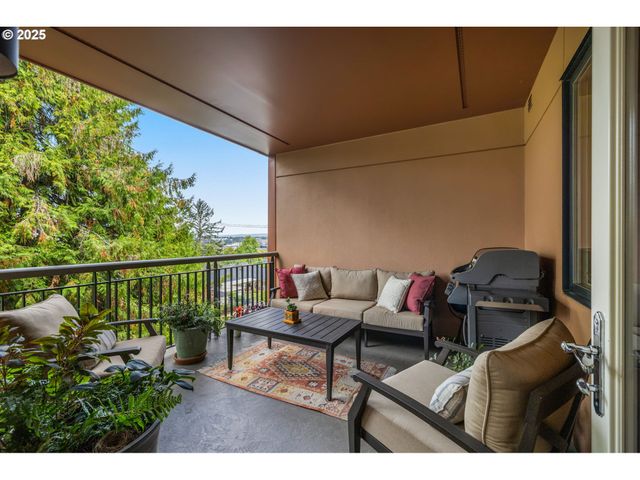 780 Nw WESTOVER Sq 3, Portland, OR 97210