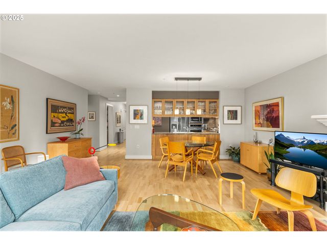 780 Nw WESTOVER Sq 3, Portland, OR 97210