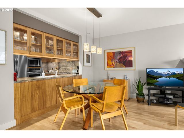 780 Nw WESTOVER Sq 3, Portland, OR 97210