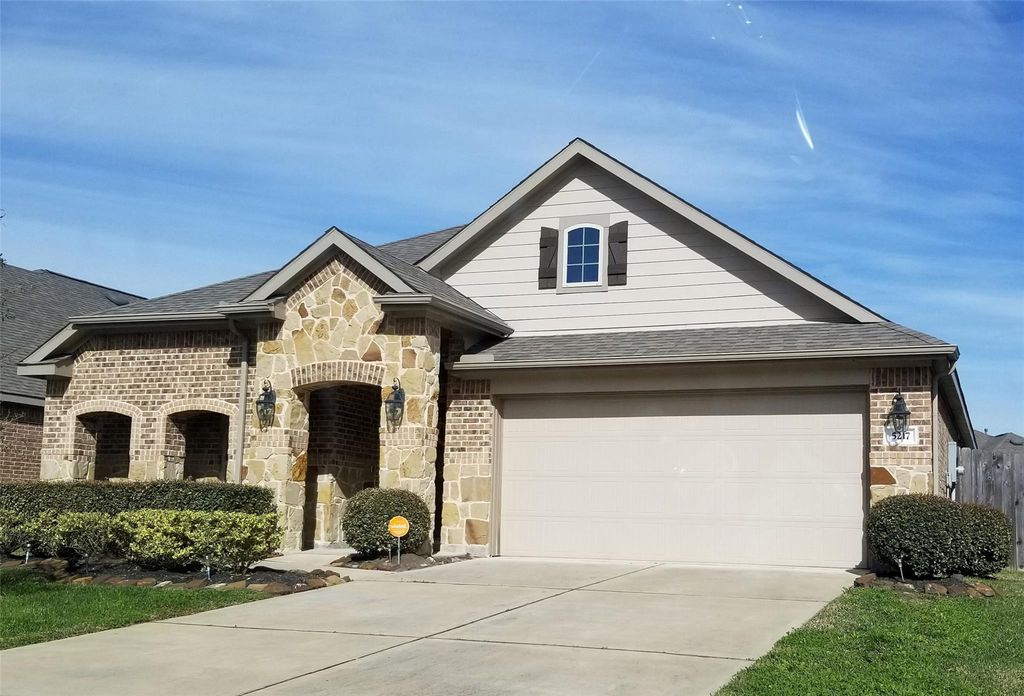 5217 Green Heath Lane, Rosharon, TX 77583