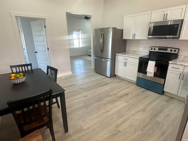 523 W South Street, Bloomfield, IN 47424