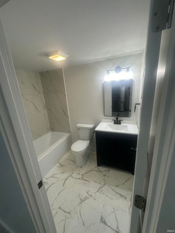 523 W South Street, Bloomfield, IN 47424