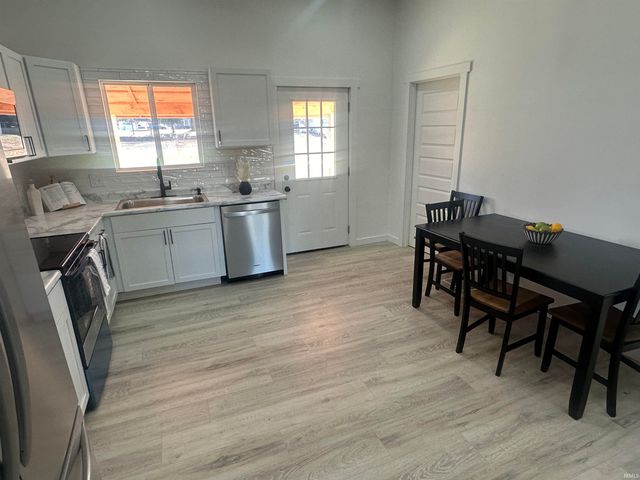 523 W South Street, Bloomfield, IN 47424