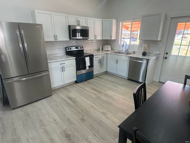 523 W South Street, Bloomfield, IN 47424