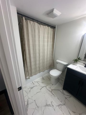 523 W South Street, Bloomfield, IN 47424