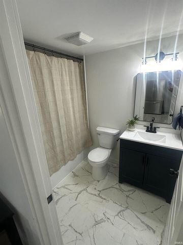 523 W South Street, Bloomfield, IN 47424