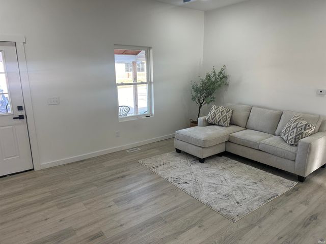 523 W South Street, Bloomfield, IN 47424