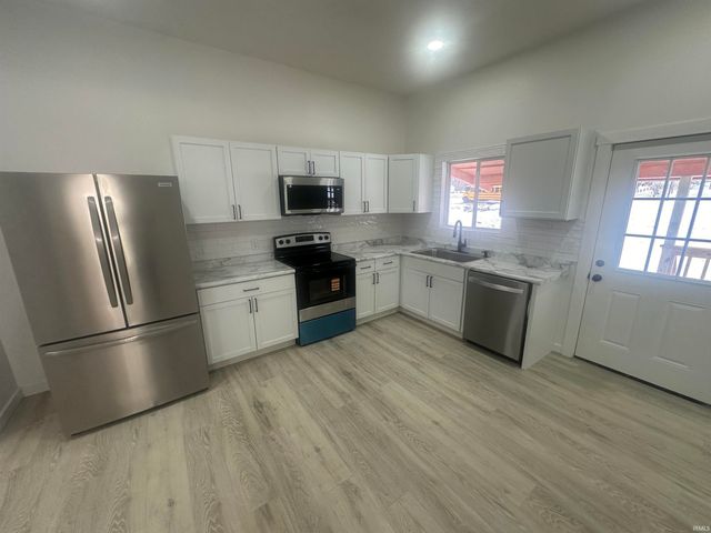 523 W South Street, Bloomfield, IN 47424