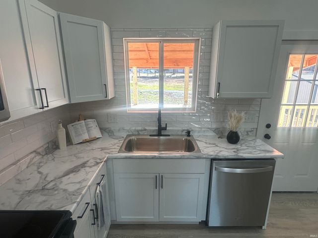 523 W South Street, Bloomfield, IN 47424