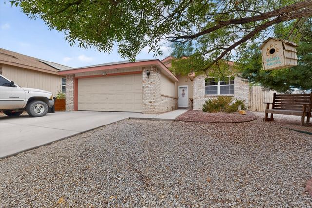 17 Milagro Court, Los Lunas, NM 87031