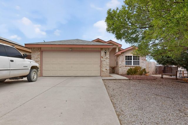17 Milagro Court, Los Lunas, NM 87031