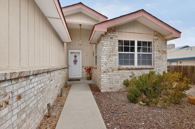 17 Milagro Court, Los Lunas, NM 87031