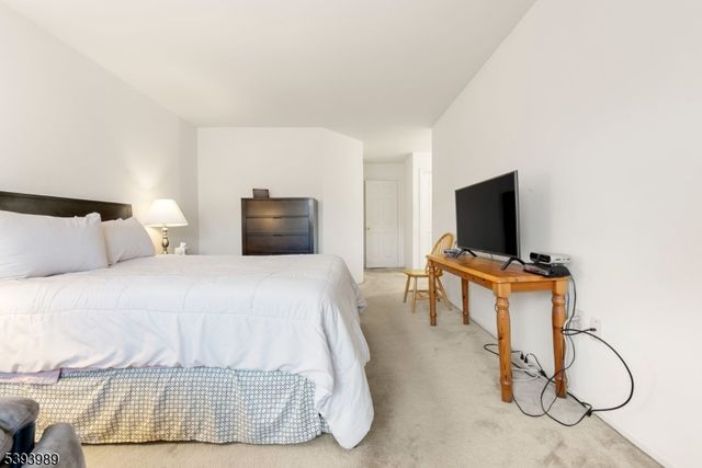 110 Bayberry Dr, Franklin Twp., NJ 08873