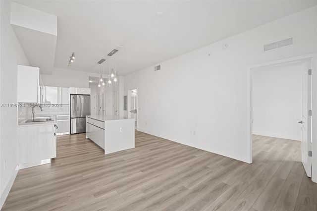 101 Diplomat Pkwy 2505, Hallandale Beach, FL 33009