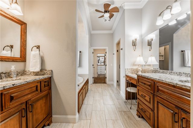 2207 Riverfront Lane, Fayetteville, AR 72703