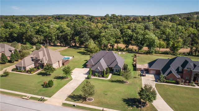 2207 Riverfront Lane, Fayetteville, AR 72703