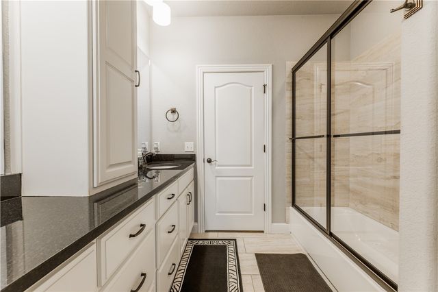 2207 Riverfront Lane, Fayetteville, AR 72703