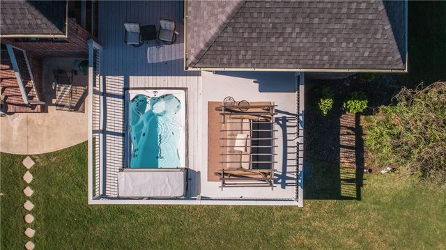 2207 Riverfront Lane, Fayetteville, AR 72703