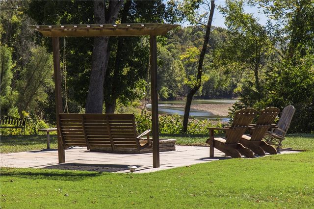 2207 Riverfront Lane, Fayetteville, AR 72703