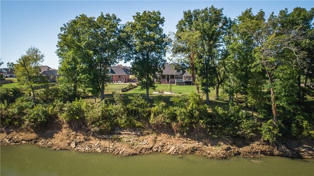 2207 Riverfront Lane, Fayetteville, AR 72703