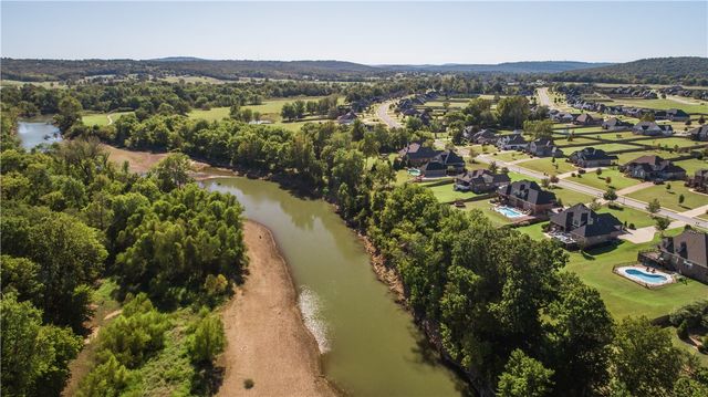 2207 Riverfront Lane, Fayetteville, AR 72703