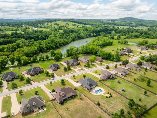 2207 Riverfront Lane, Fayetteville, AR 72703