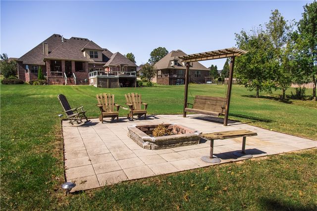 2207 Riverfront Lane, Fayetteville, AR 72703