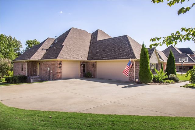 2207 Riverfront Lane, Fayetteville, AR 72703