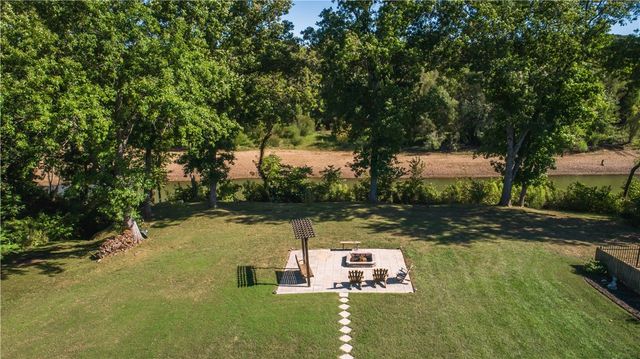 2207 Riverfront Lane, Fayetteville, AR 72703