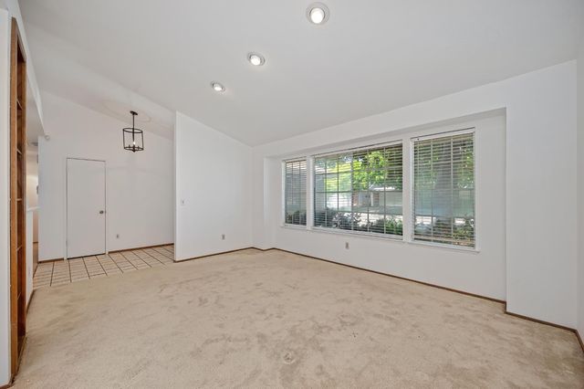 6910 Paseo Del Sol Way, Elk Grove, CA 95758