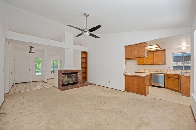 6910 Paseo Del Sol Way, Elk Grove, CA 95758