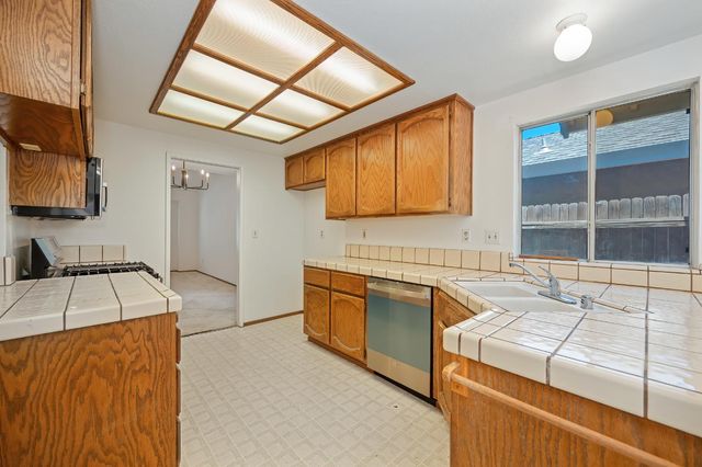 6910 Paseo Del Sol Way, Elk Grove, CA 95758